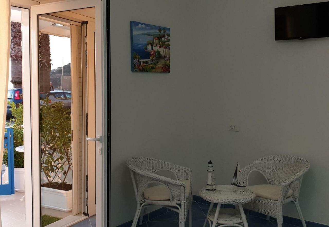 アグローポリ A Un Passo Dal Mare Bed & Breakfast エクステリア 写真